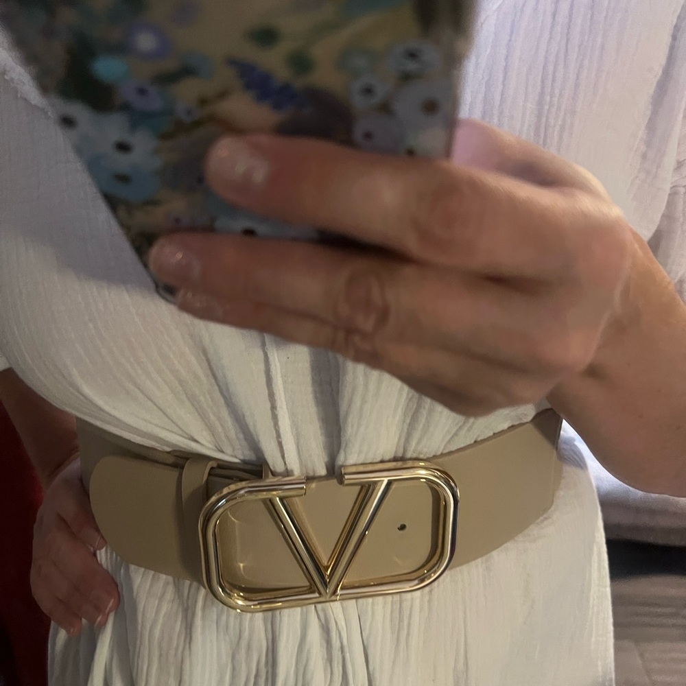 Stretch beige belt